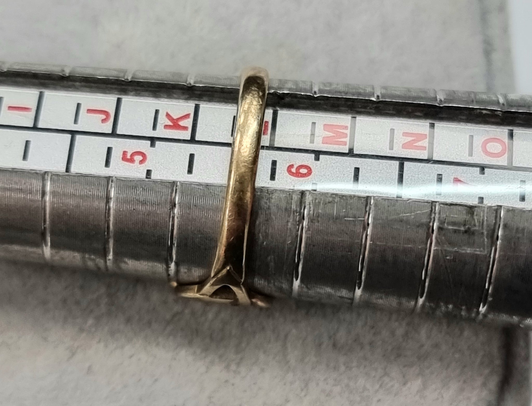 9ct gold ring size "L"
