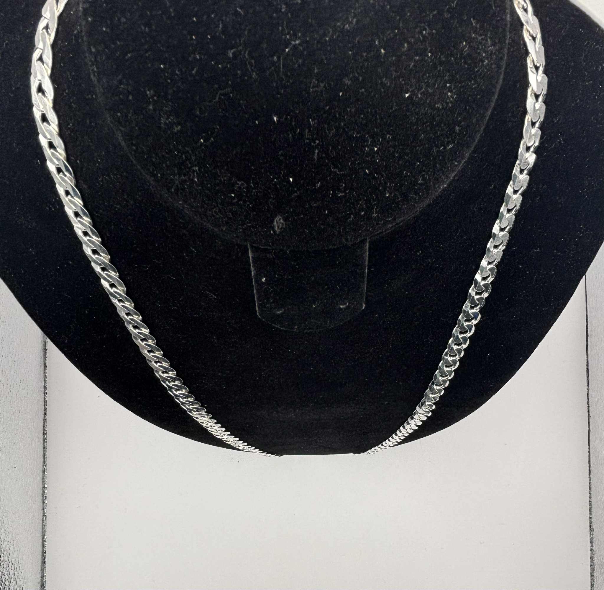 925 silver 48.5g *BRAND NEW* curb style boxed 28''