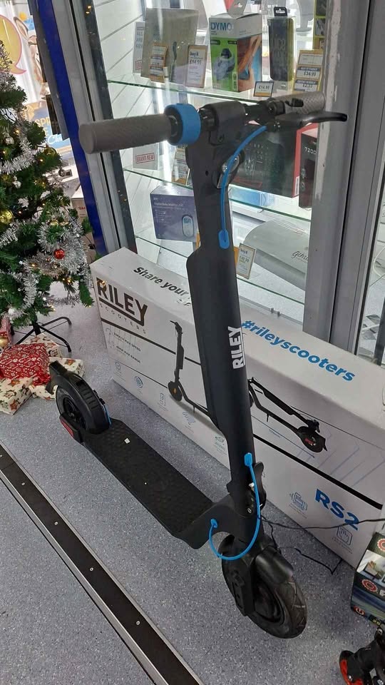 Riley RS2 25 KM/H 350W Electric Scooter With Detachable Battery & 45KM Range *BRAND NEW*