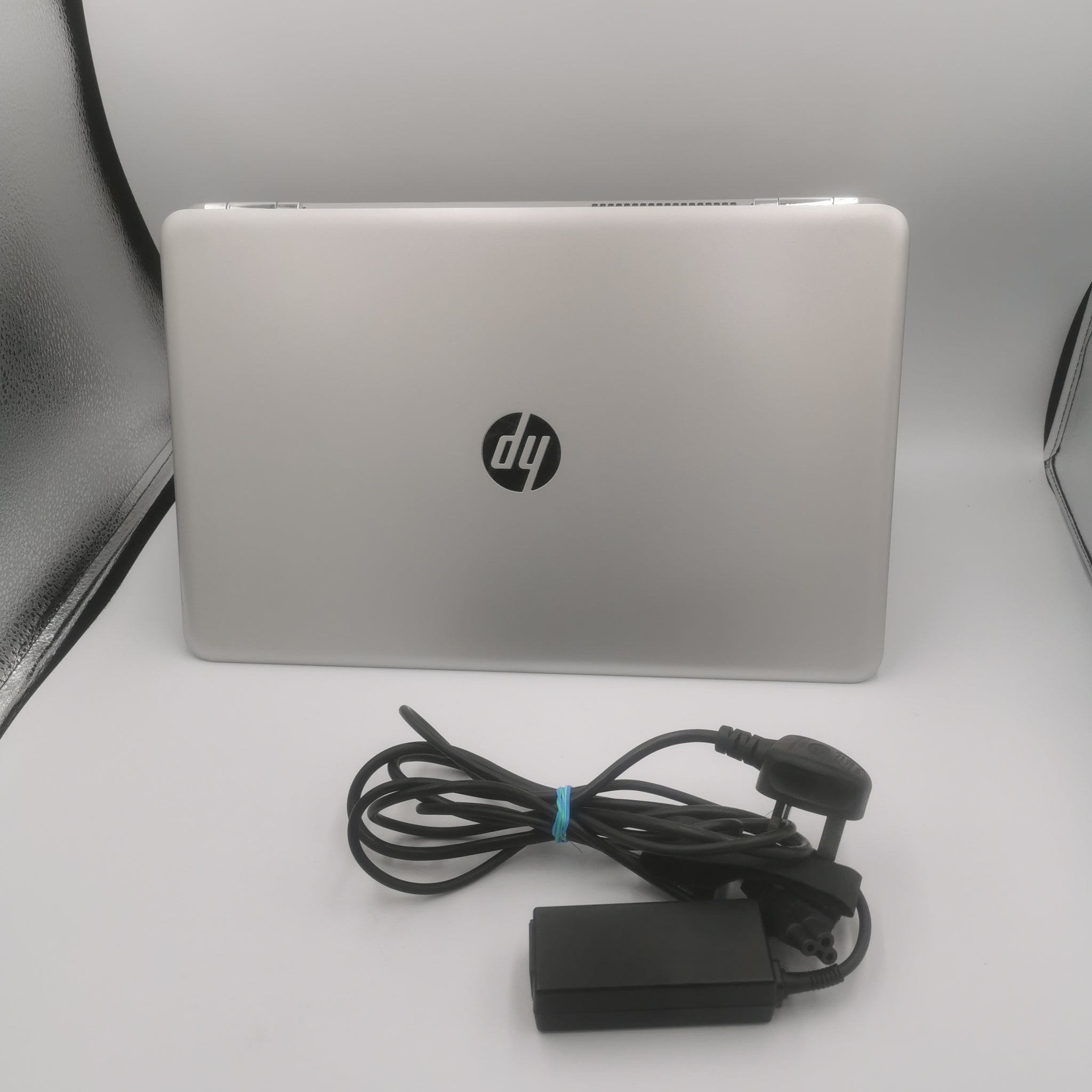 HP x360 G2, i5-6200U, 8GB RAM, 256GB SSD, 14'' screen, Windows 10