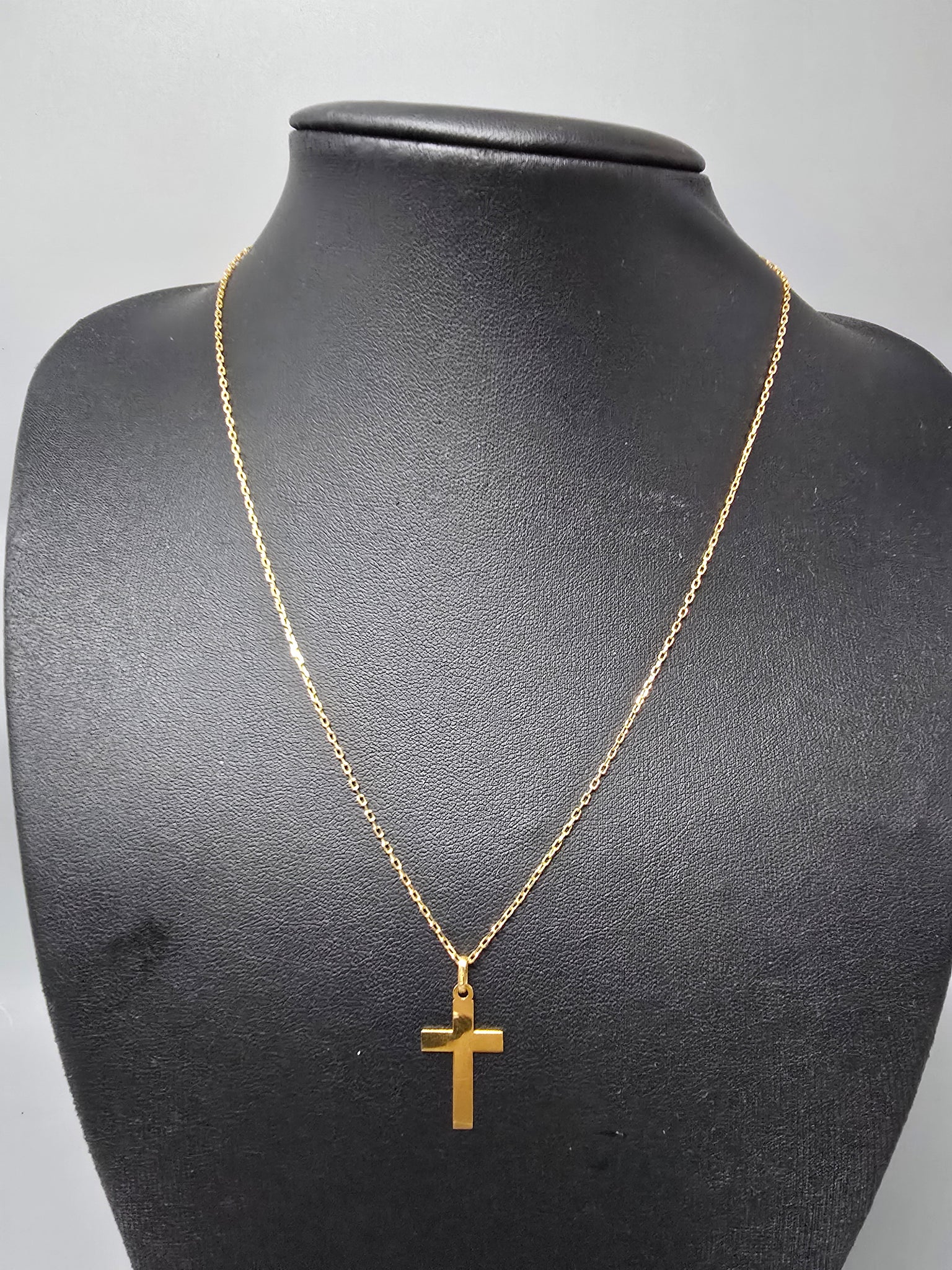 9ct Gold Necklace with Cross 375 2.1G 23cm in Length