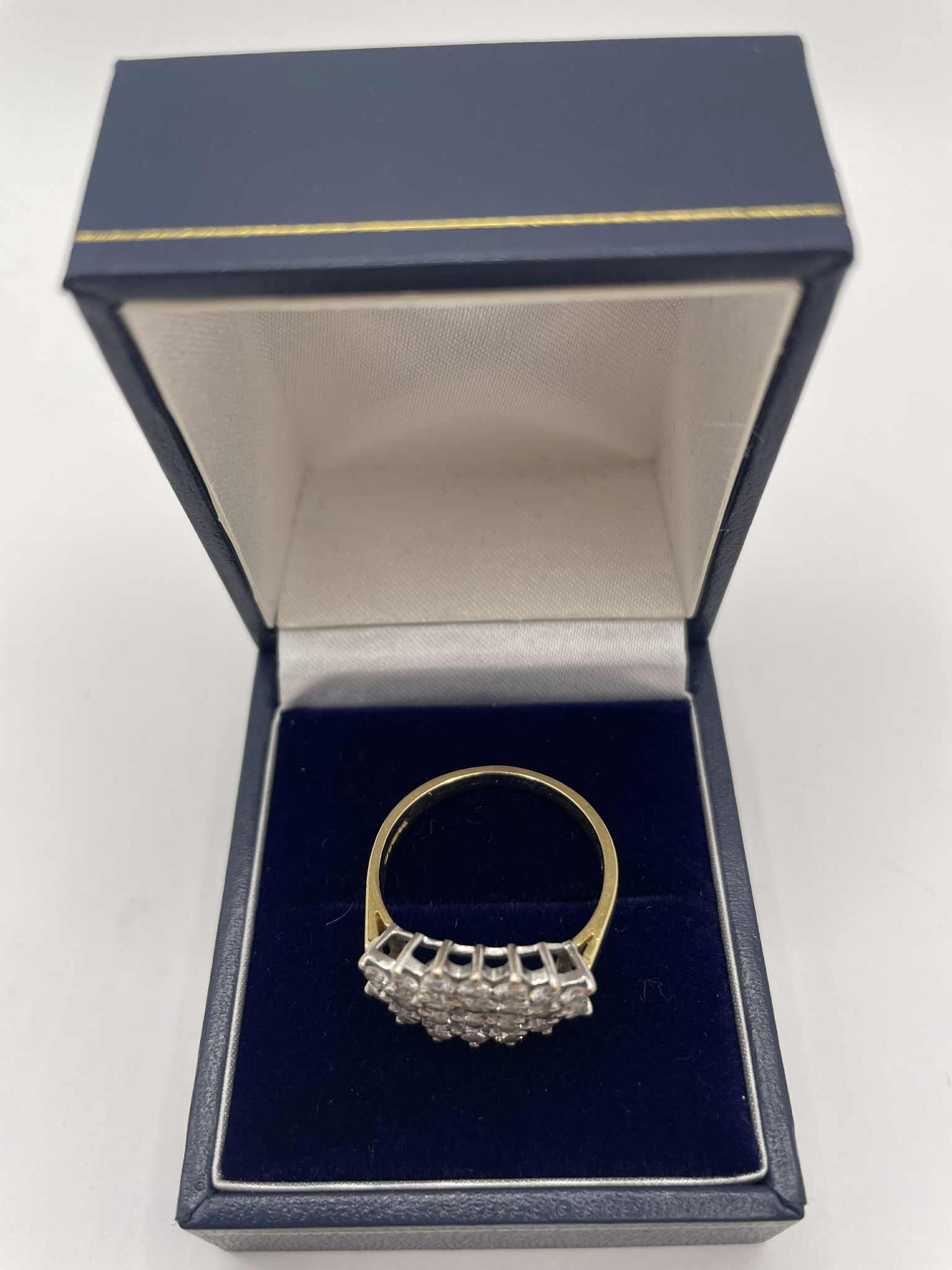 18CT Gold RING WITH STONES