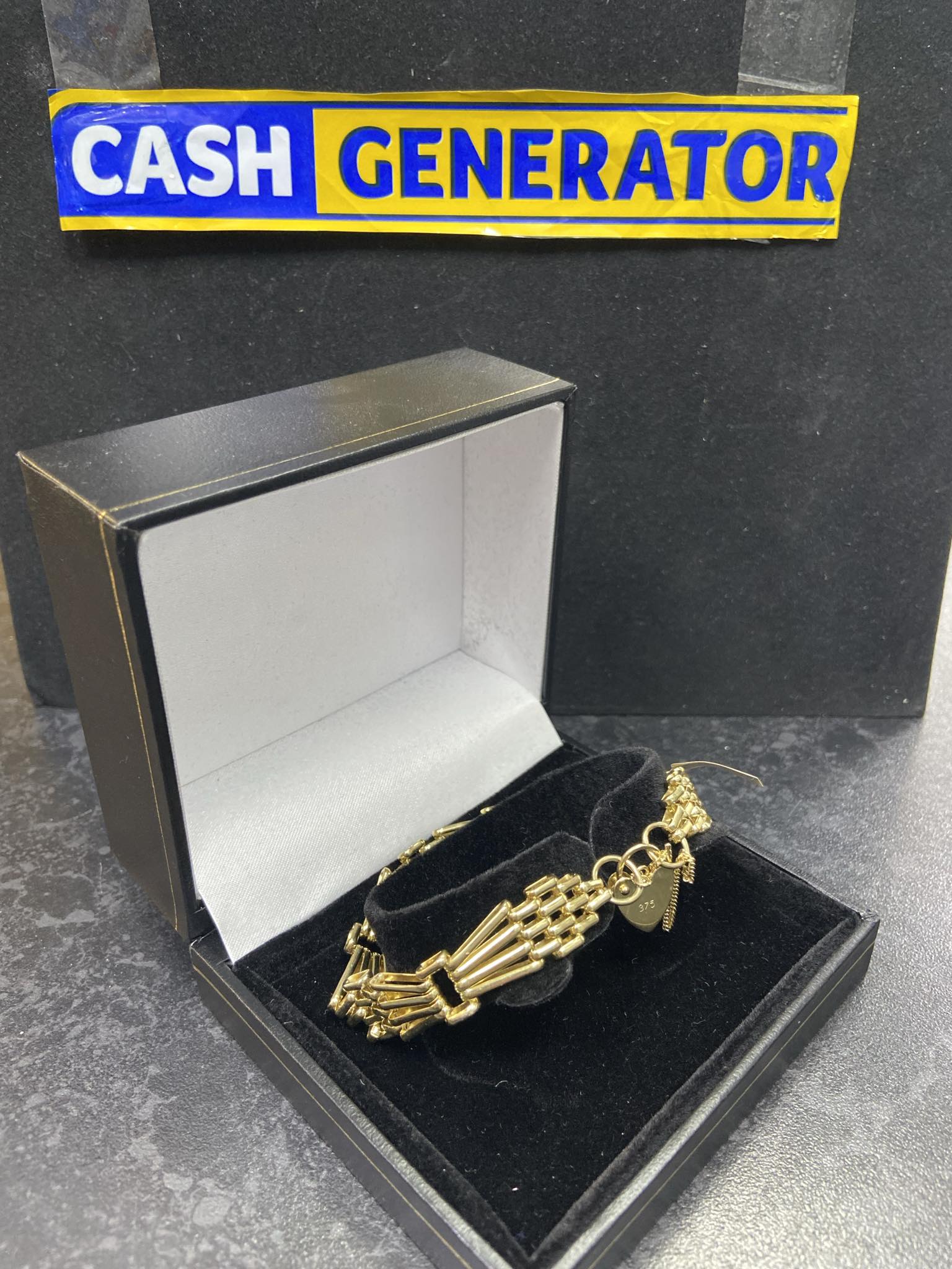 9ct Gold Gate Bracelet 15.9g
