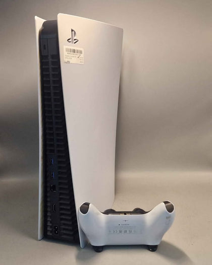 Playstation 5 925gb with leads and controller, boxed