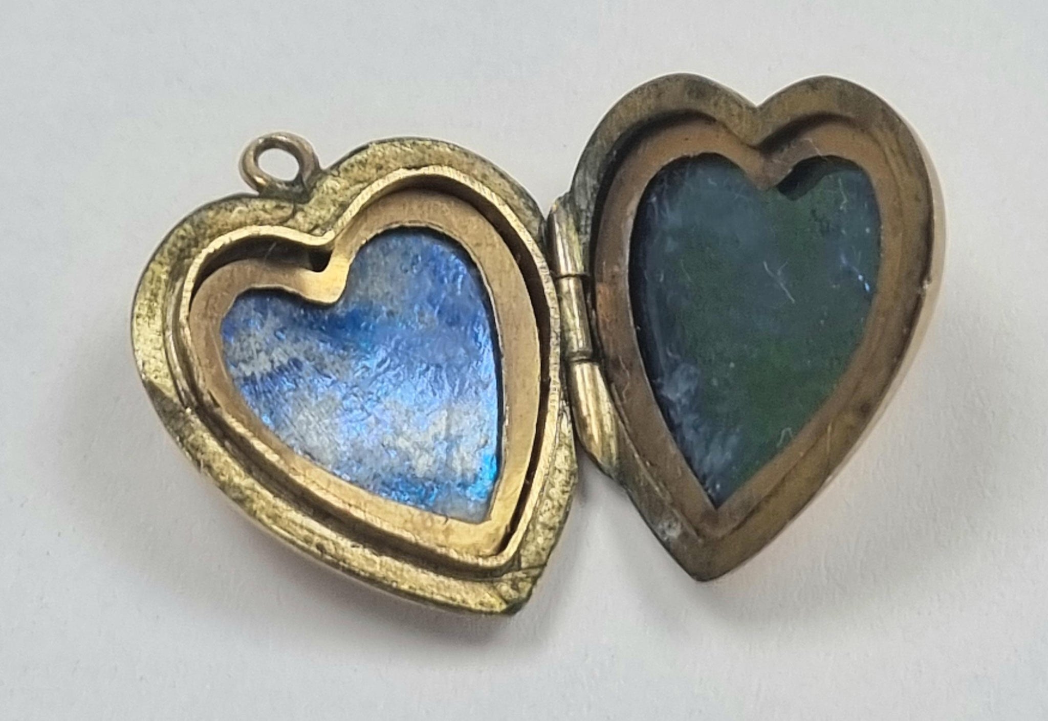 9ct gold heart locket