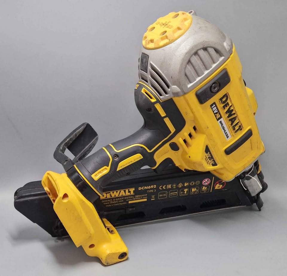 DeWalt DCN692 18V XR Li-ion TYPE 3 Brushless Framing Nailer Body Only