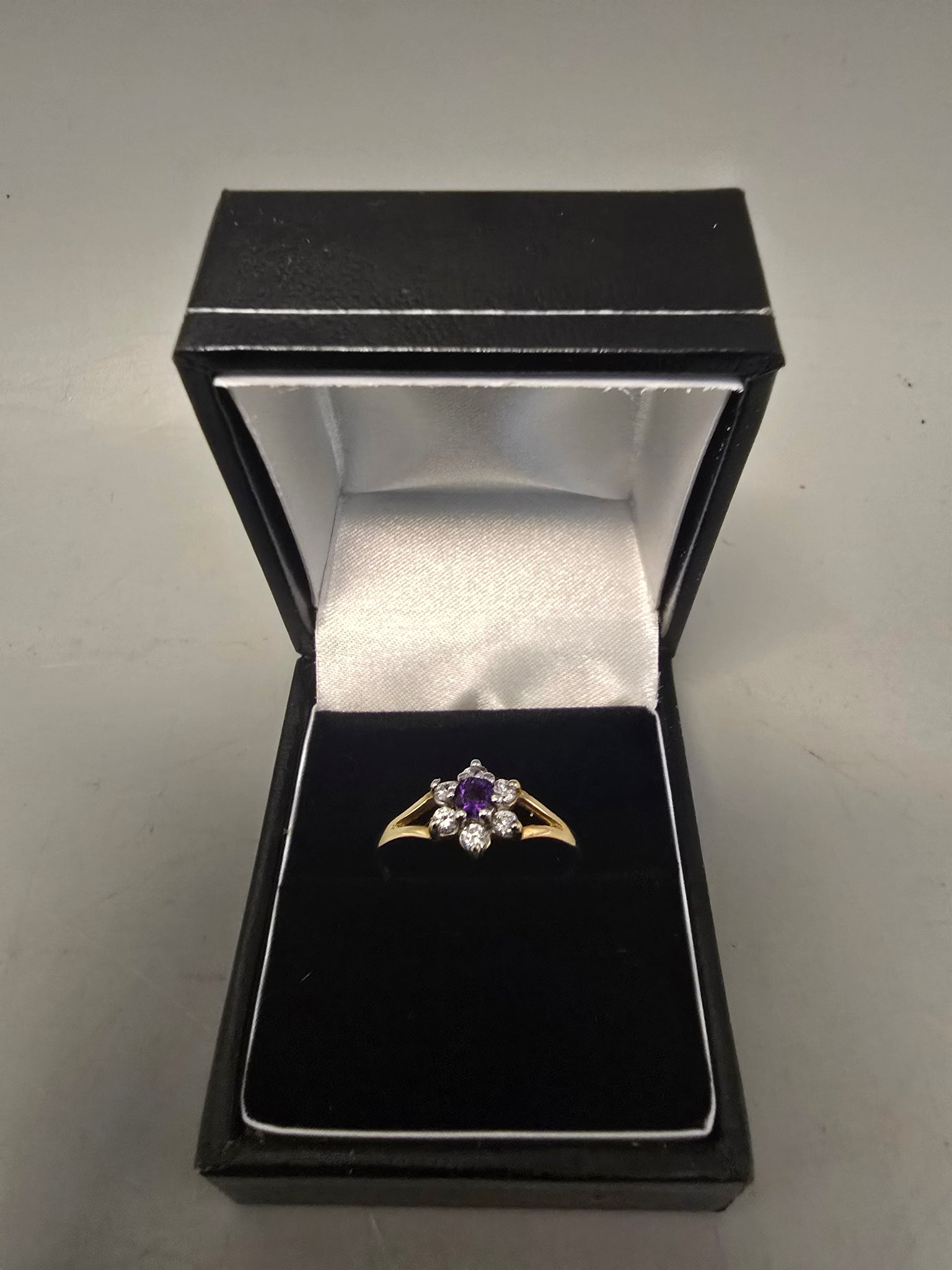 9ct Gold Ring with Purple Stone 375 1.6G Size R