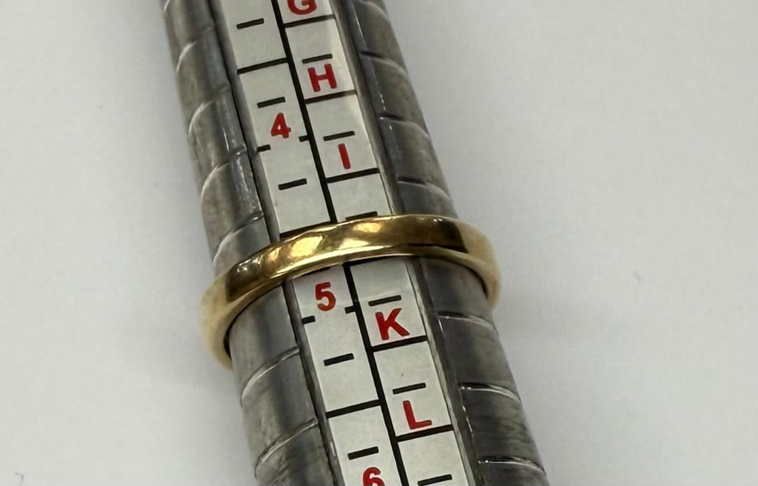 9ct yellow gold diamond ring size J