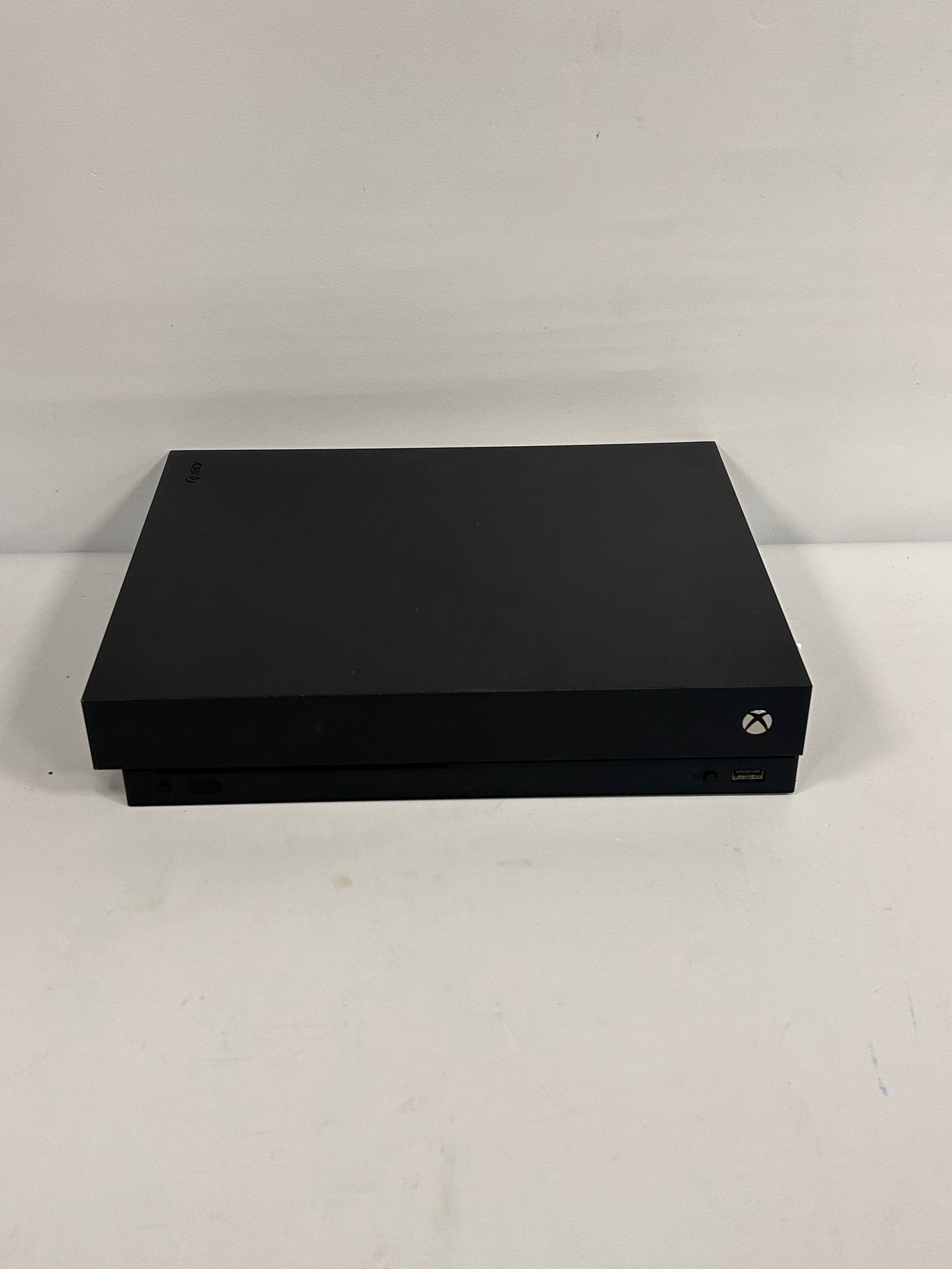 Xbox ONE X 1TB Package