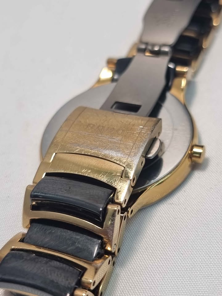 Rado Mens Centrix Quartz R30929152 Mens Dress Watch With Steel Bracelet Boxed With Stamped Card
