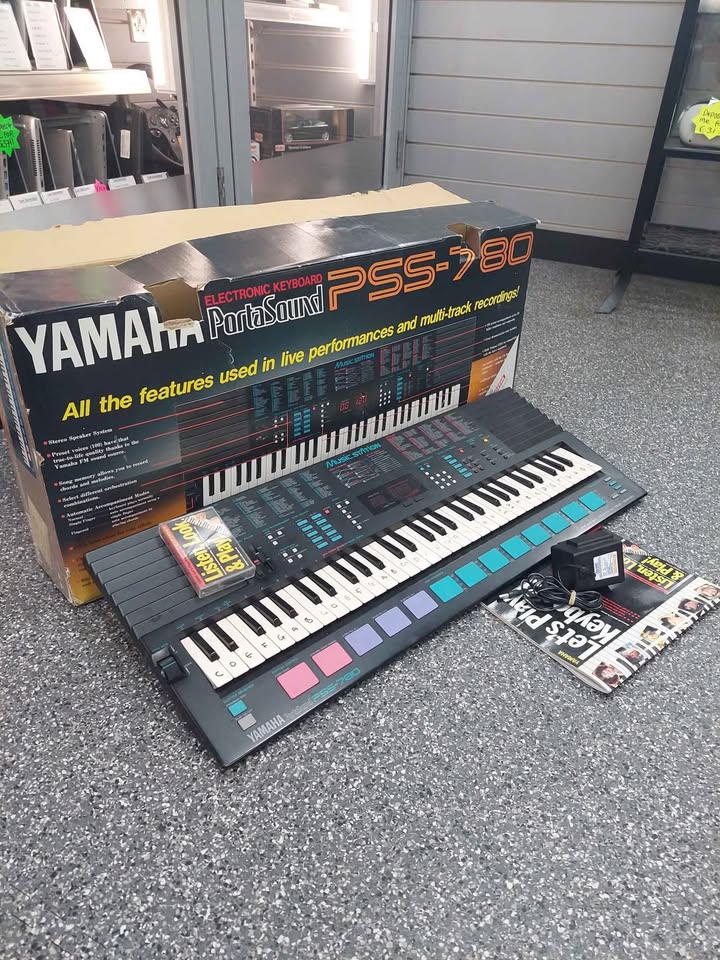 Yamaha PSS-780 Keyboard With Manual, Boxed