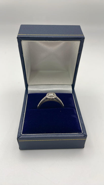 18ct white gold diamond ring