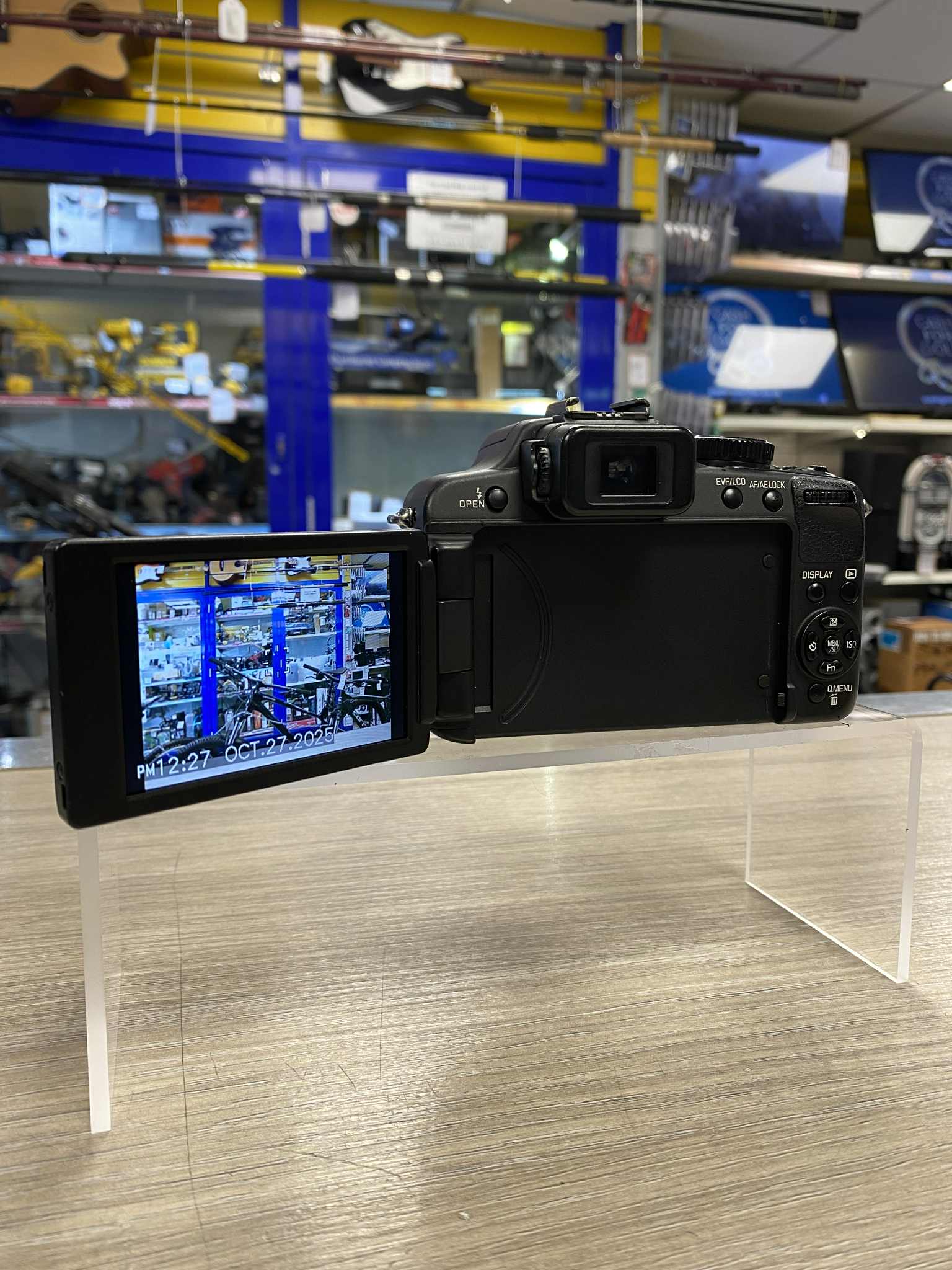 Leica V-LUX 2 16M
