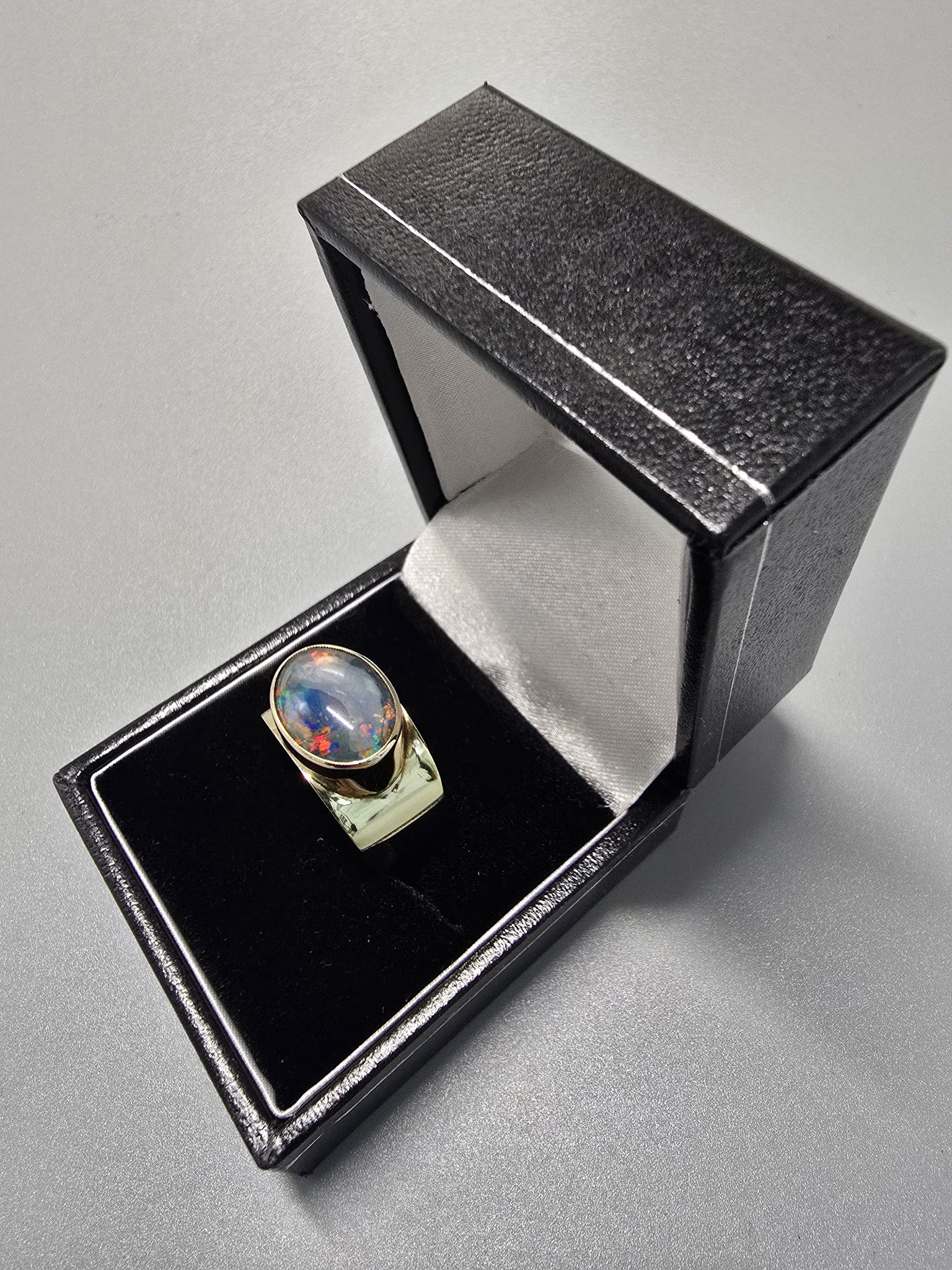 9ct Gold Ring 375 5.9G Size T