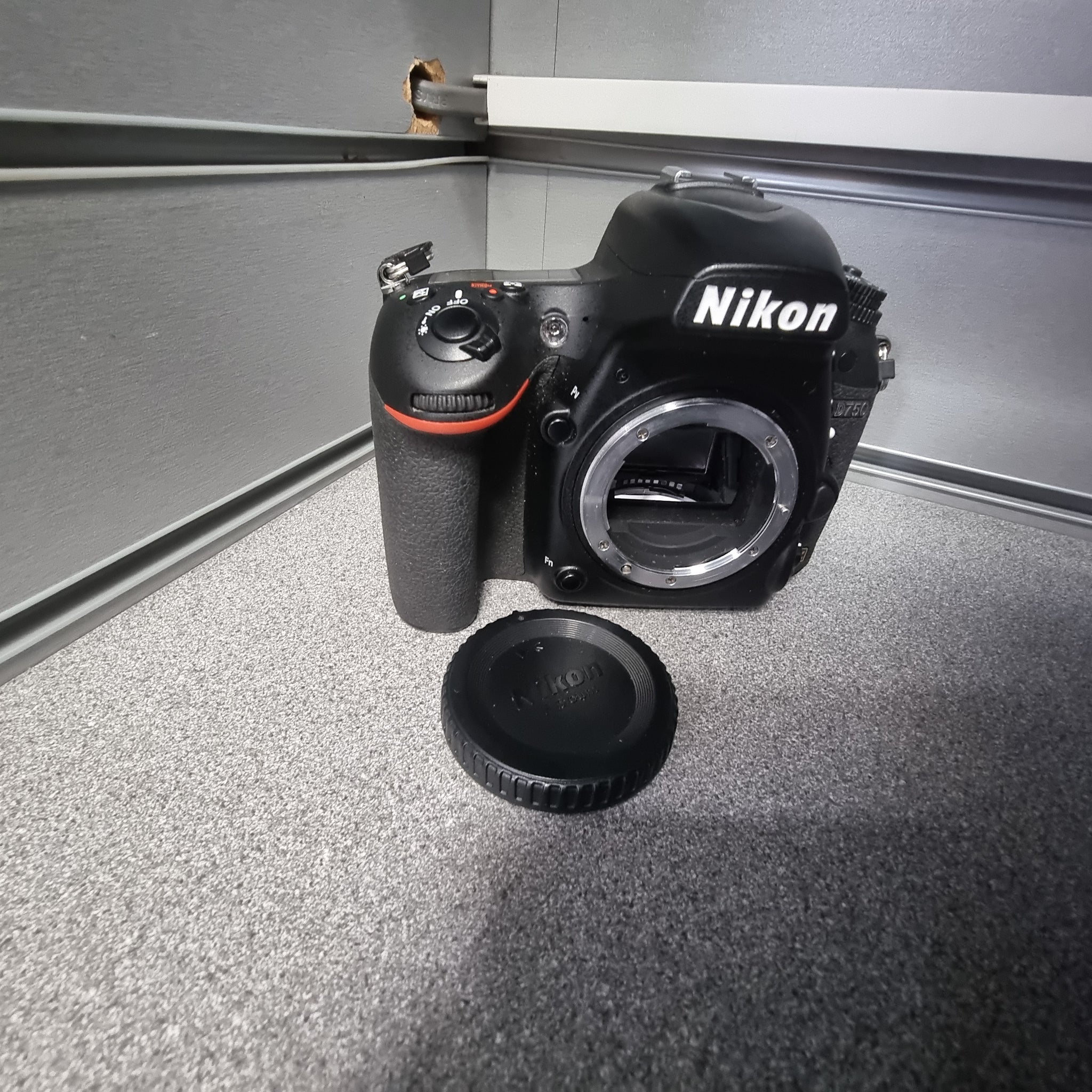 Nikon D750 DSLR Camera, Nikon AF Nikkor 85mm & Tamron AF Aspherical XR 28-300mm