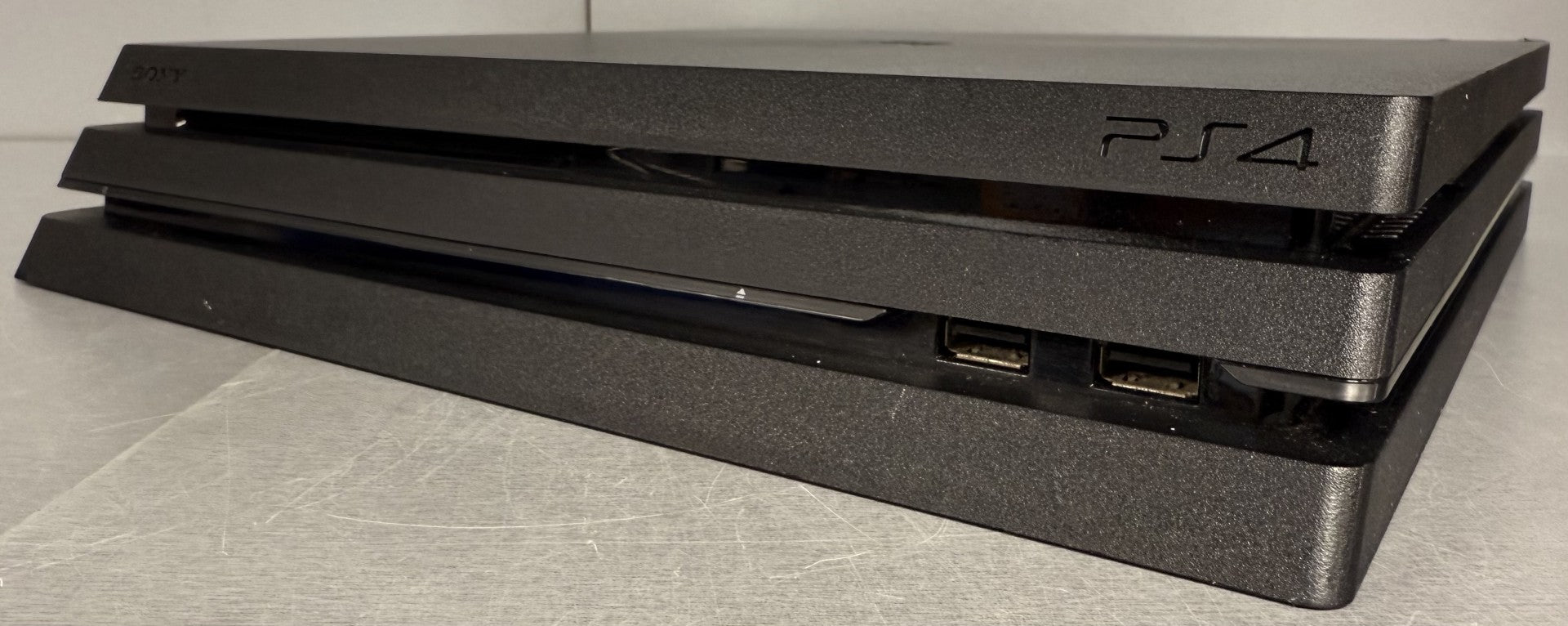 Sony PlayStation 4 Pro 1TB Console Bundle ( + Call Of Duty Modern Warfare ) ** Unboxed **