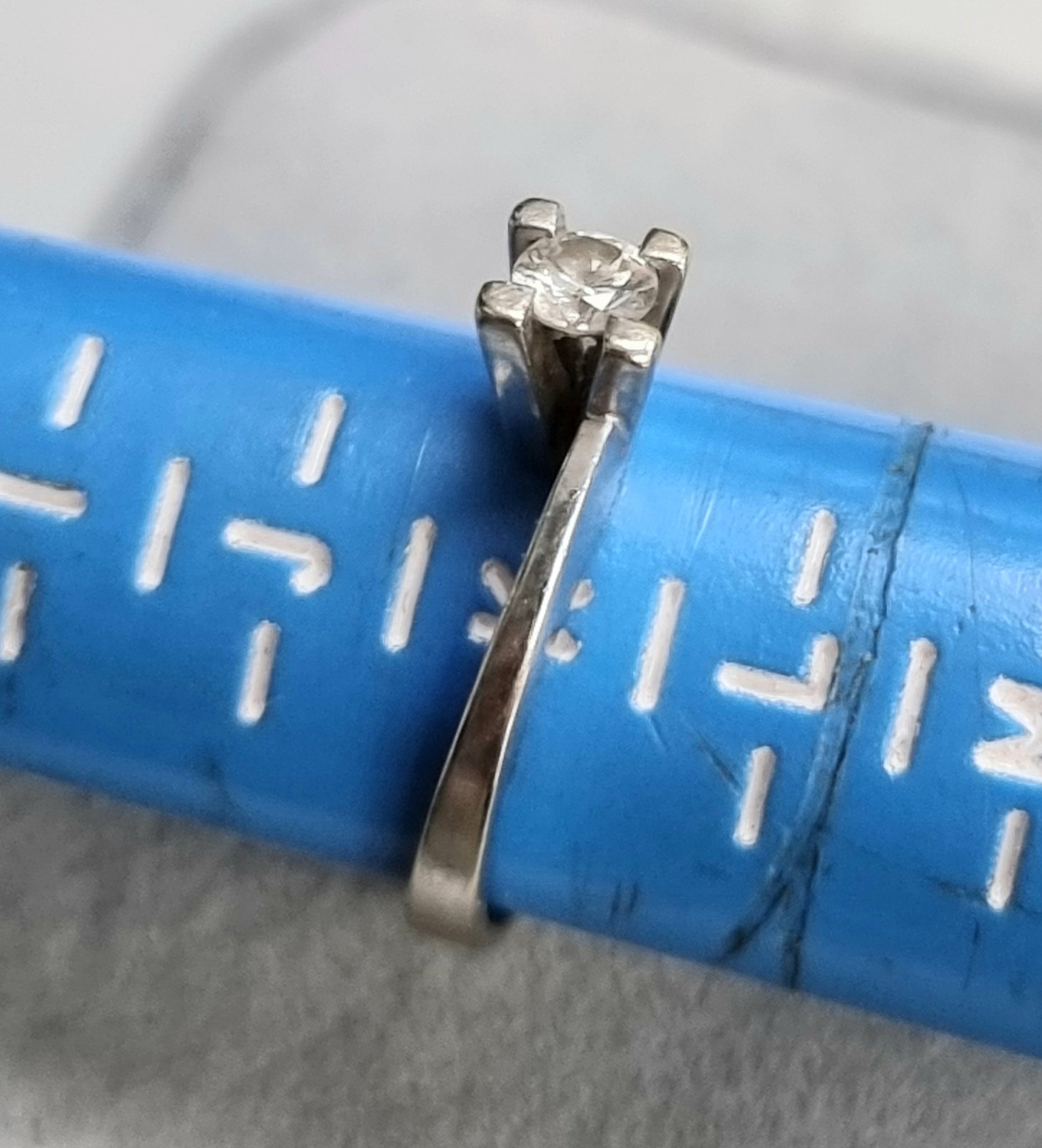 14ct White Gold Diamond Ring size K