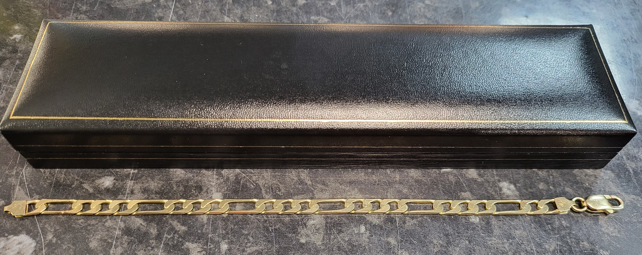 9CT - Yellow Gold Figaro Link Bracelet - 11.64g - 9"