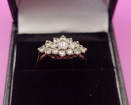 9CT - Yellow Gold Ring With Clear Stones - 2.06g - Size Q