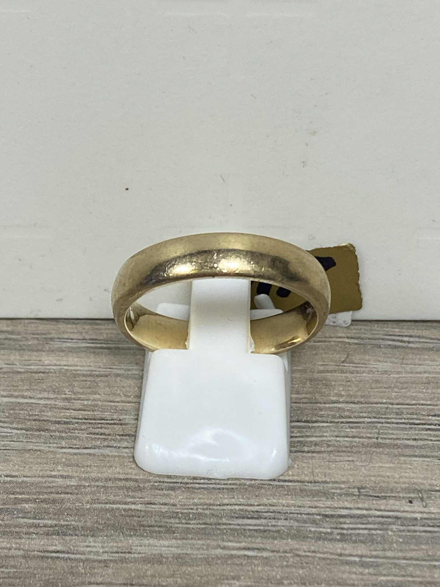 9ct Gold Ring (Size T) Apx 6.6g