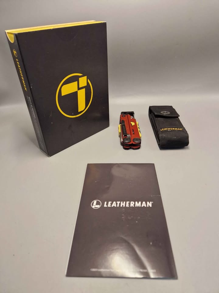 Leatherman Signal - Crimson