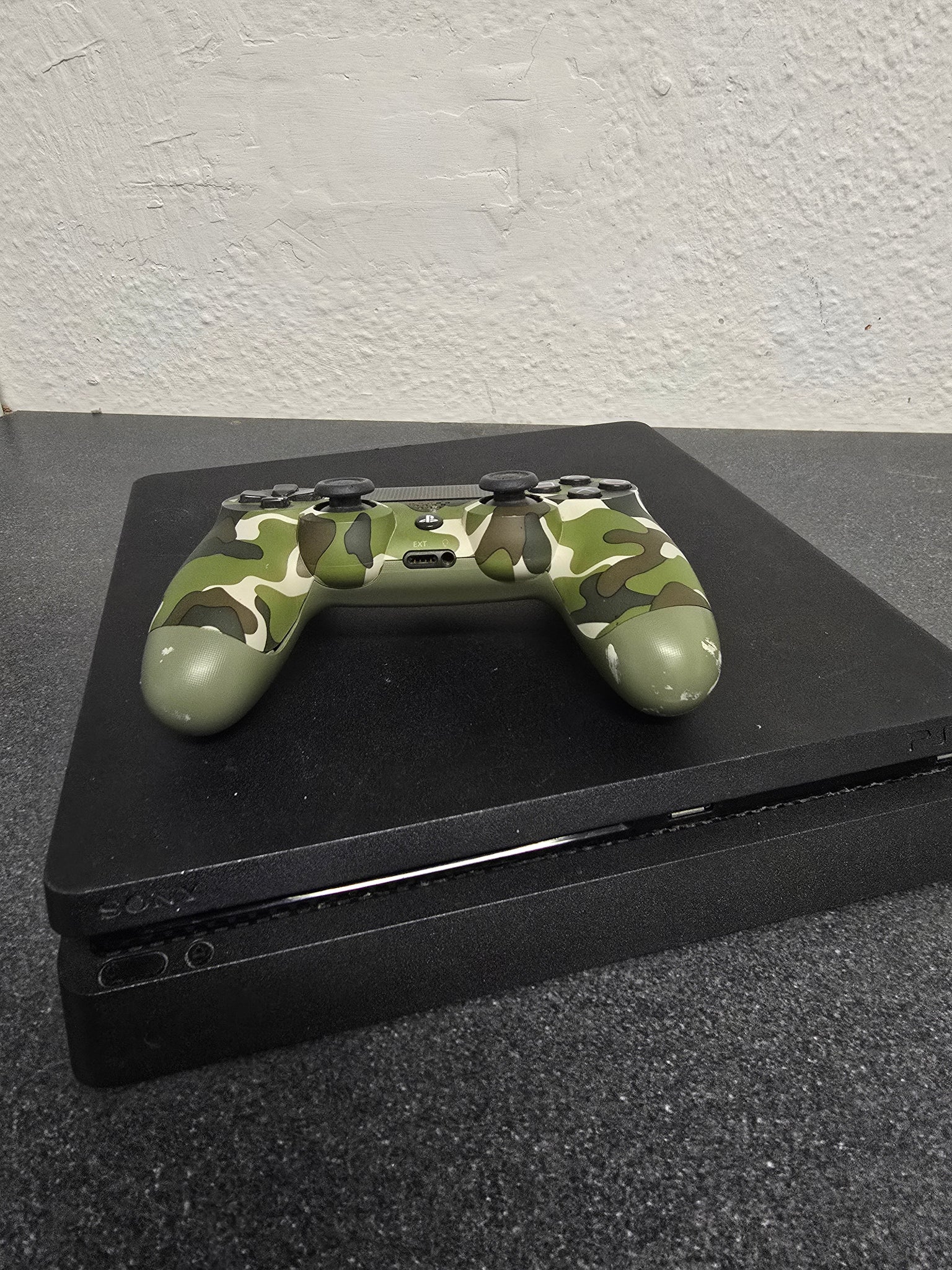 ps4 with controller, camouflage controller