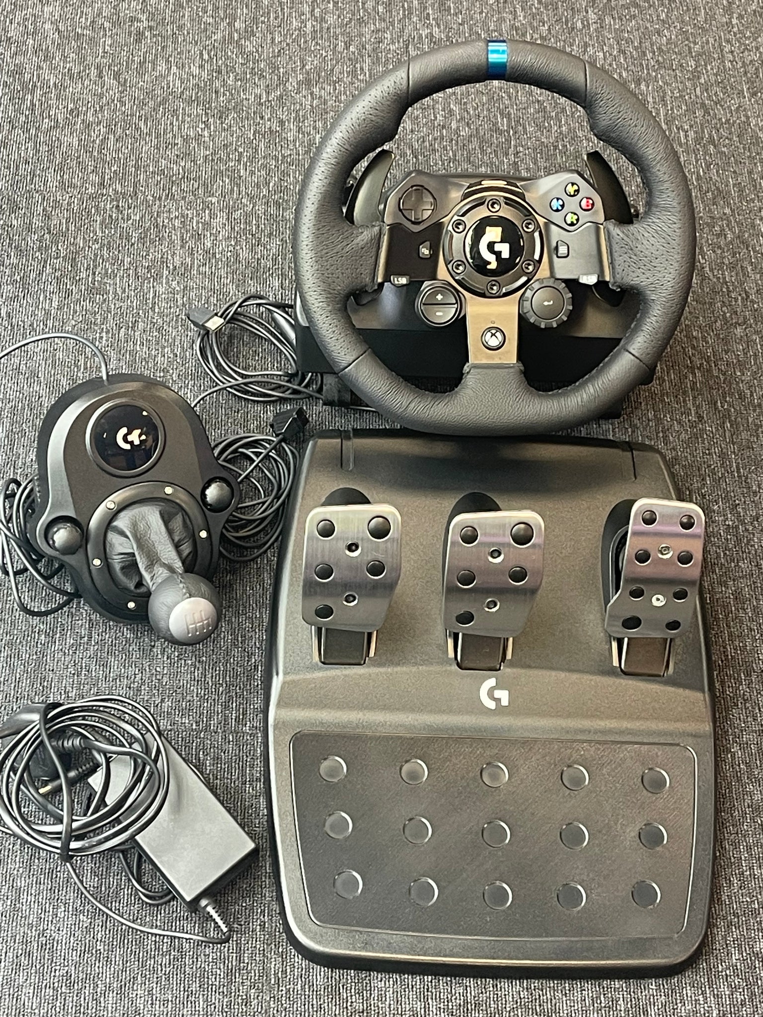 Logitech G923 Racing Wheel, Pedals + Shifter - Xbox / PC