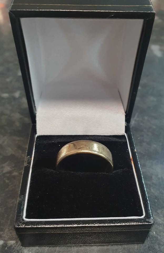 9ct Yellow Gold Band - Size R - 5.7G