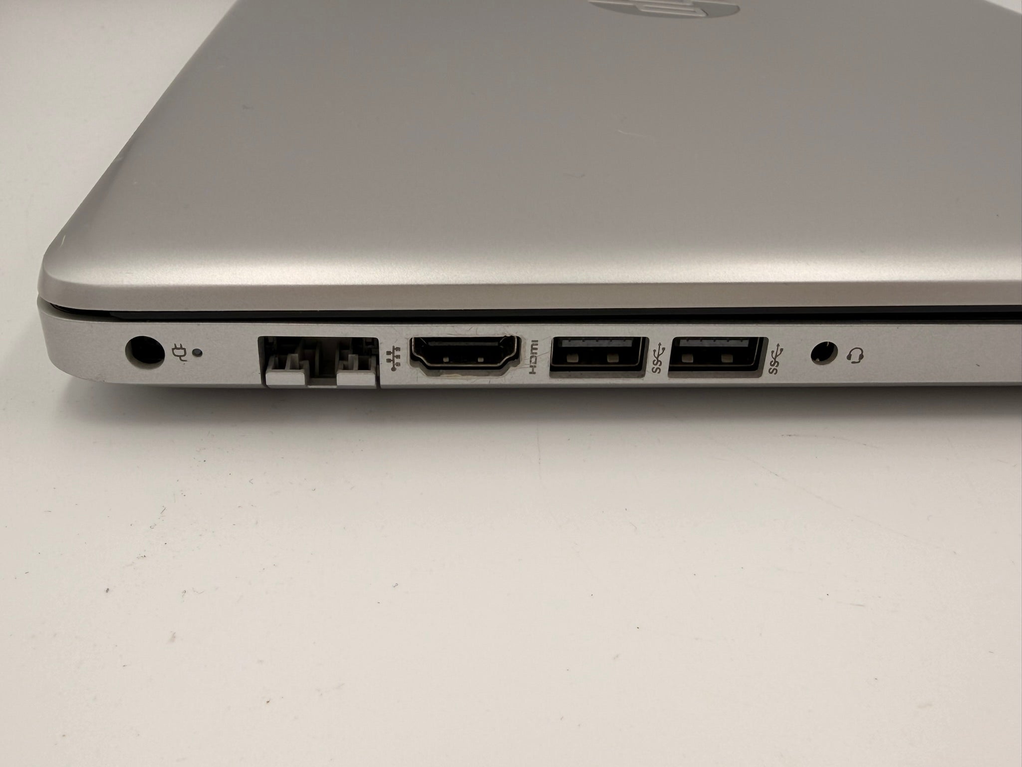 *HP 15-DA0511 Laptop /i3-7020U/4GB Ram/1TB HDD/Windows 10