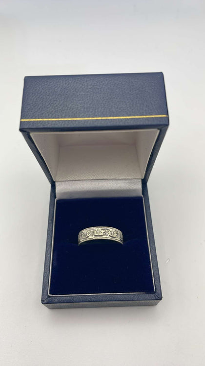 9CT white gold ring - Size N