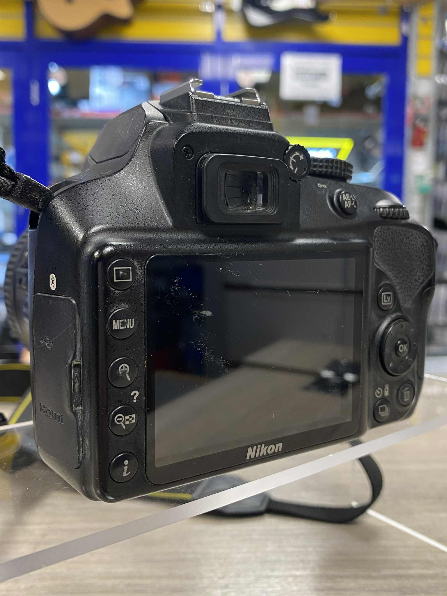 Nikon D3400 (Body) + Nikon AF-S Nikkor 50mm f/1.8G Black Lens