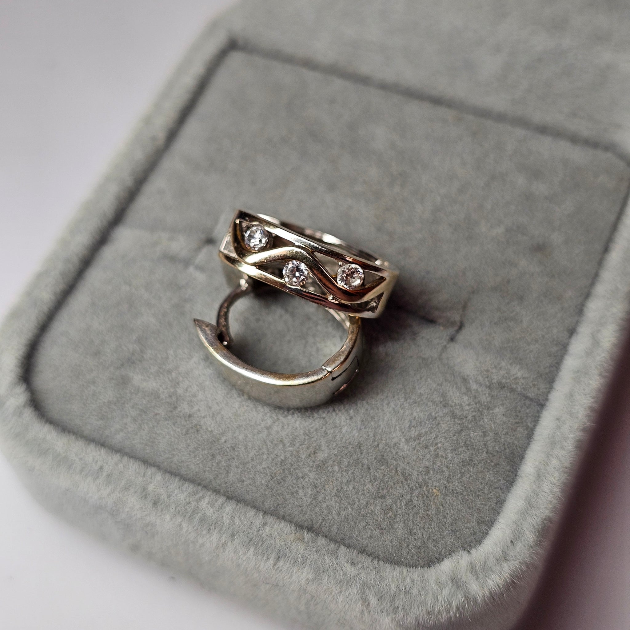 18ct English Lock Earrings