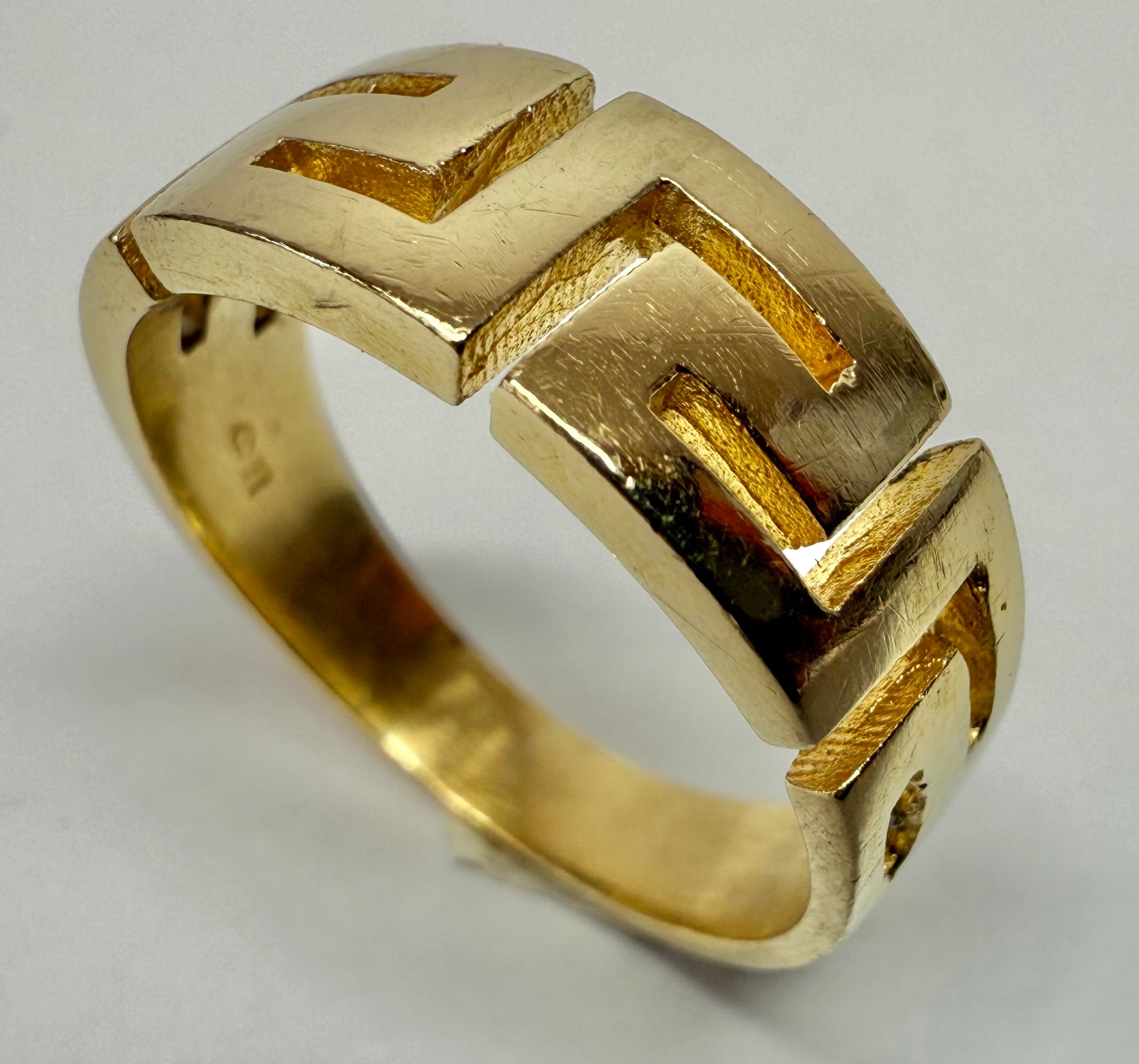 14ct yellow gold greek key ring size O 1/2