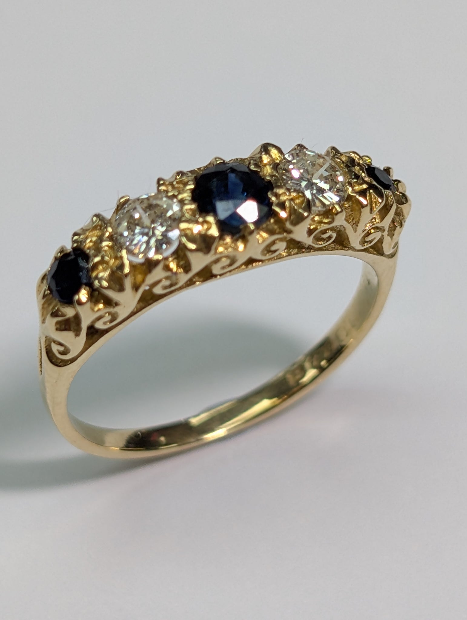 18ct Gold Diamond & Black Stone Ring - Size J