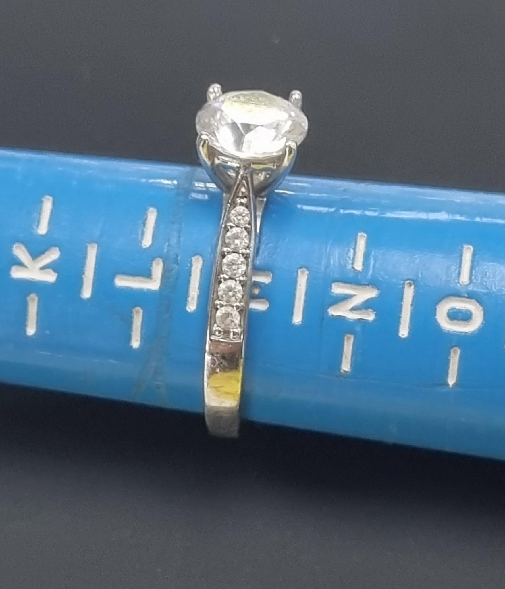 9ct White Gold Ring cz stones size M