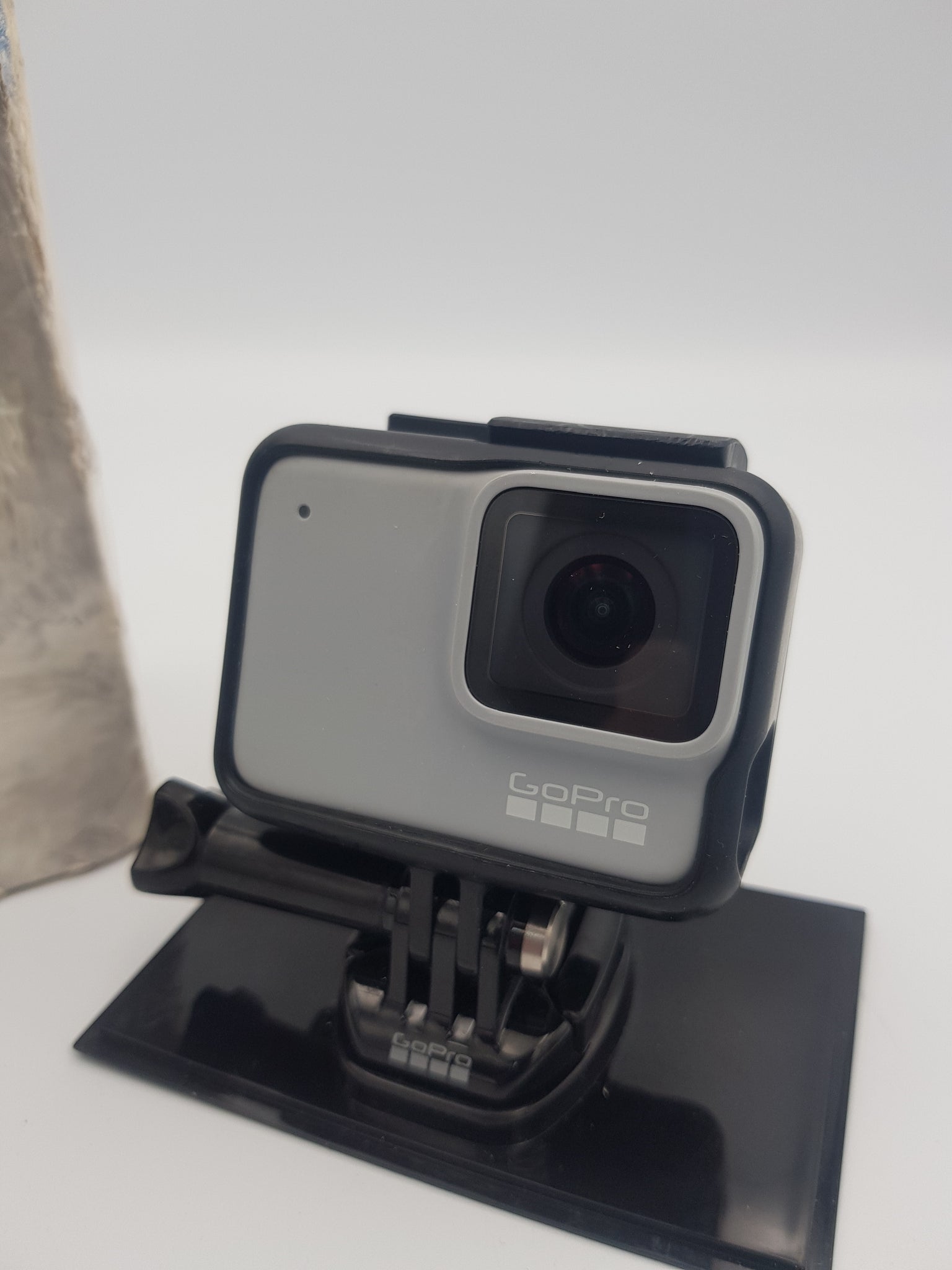 GoPro HERO 7 White, 10MP, 1080P60 Video, Boxed with Charger and Mount
