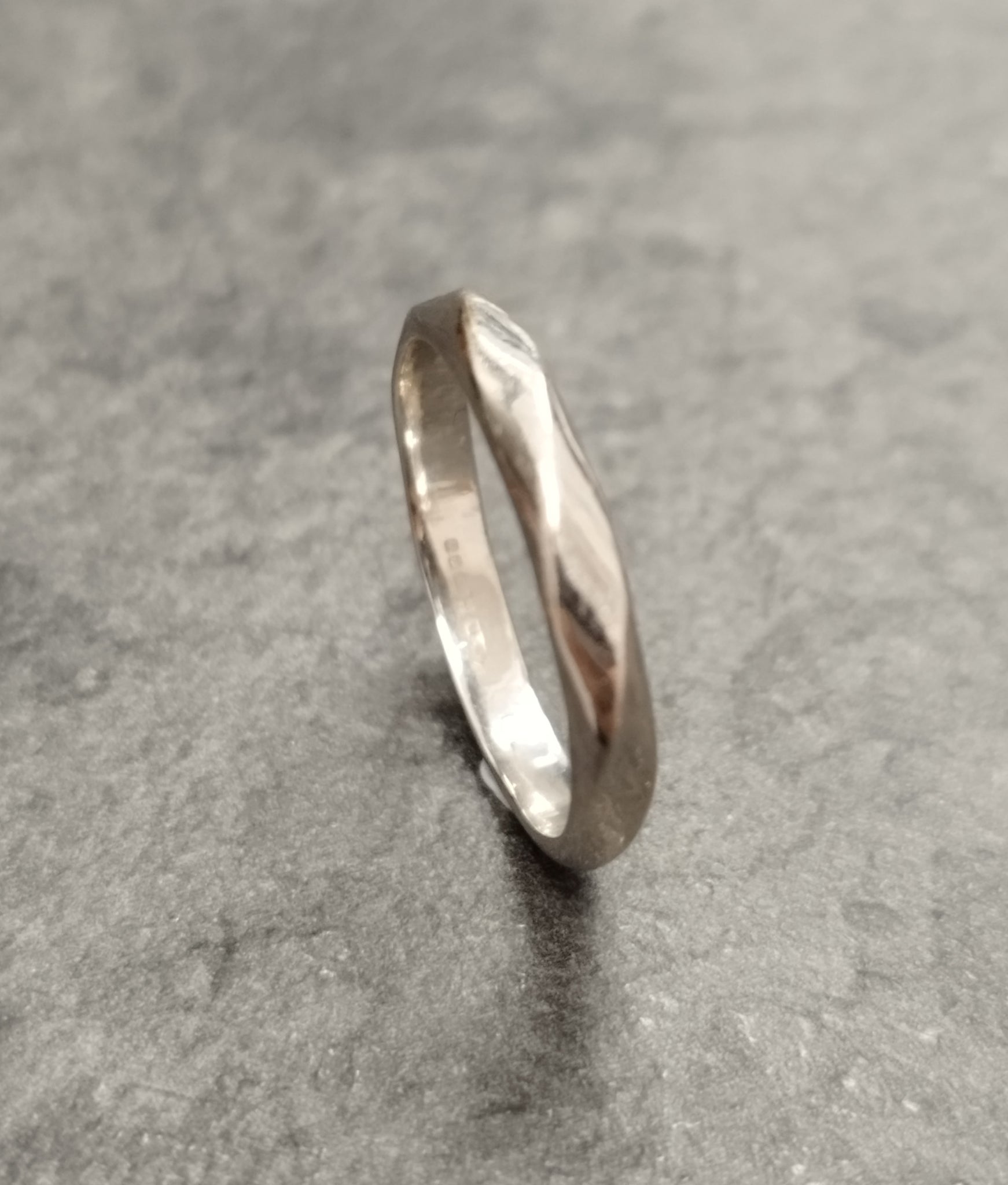 18ct White Gold Geometric Design Wedding Band Rind - Size N