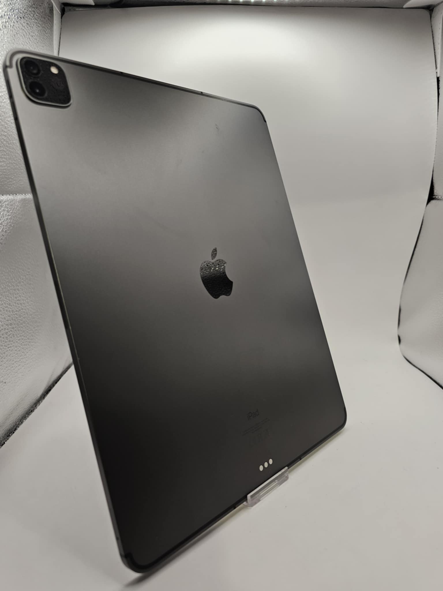 Apple iPad Pro 12.9" M1 5th Gen (A2461) 256GB - Space Grey, Unlocked B