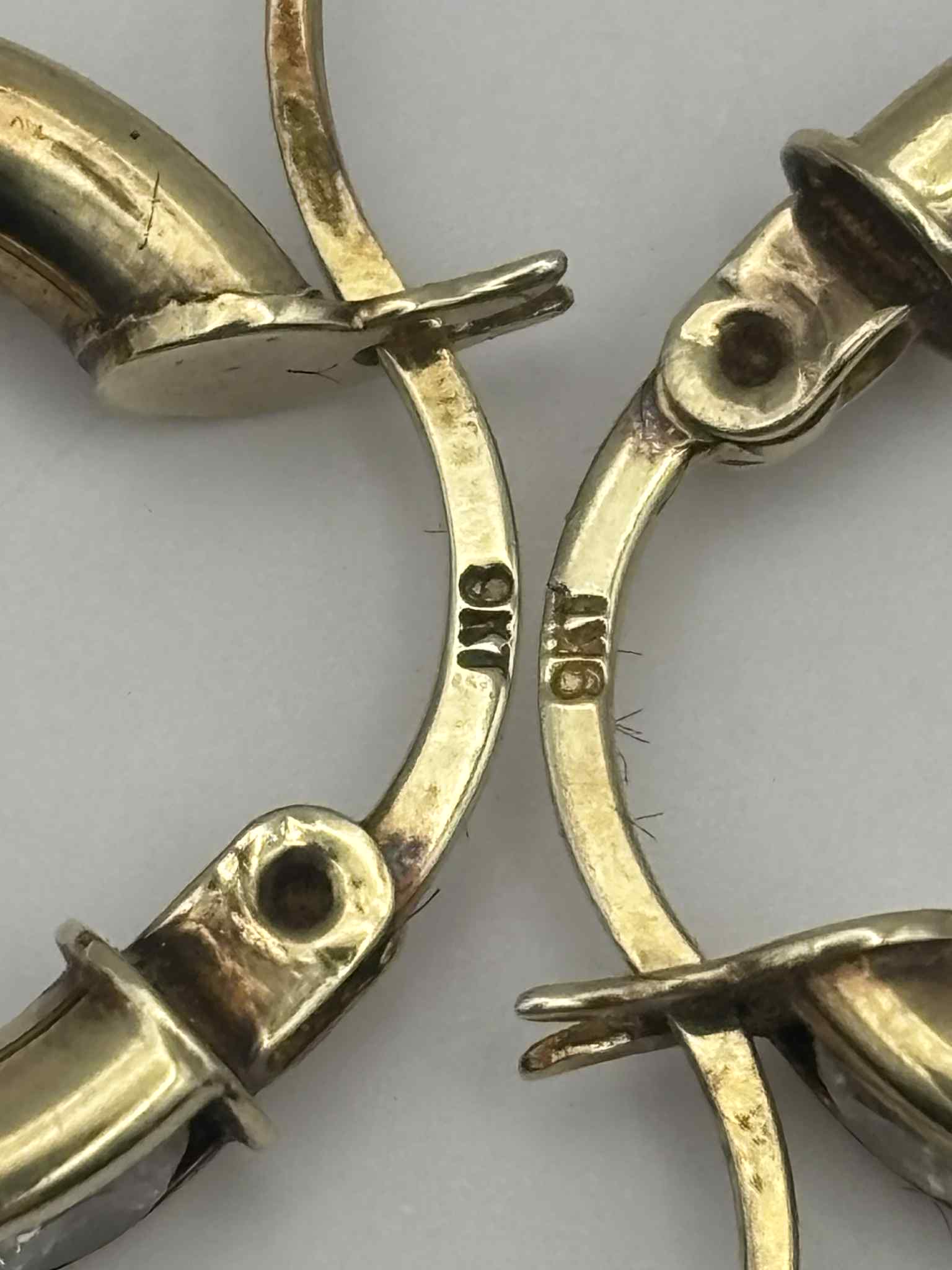 9K gold earring's 2.53g with white stone's ** one stone missing ref pic **