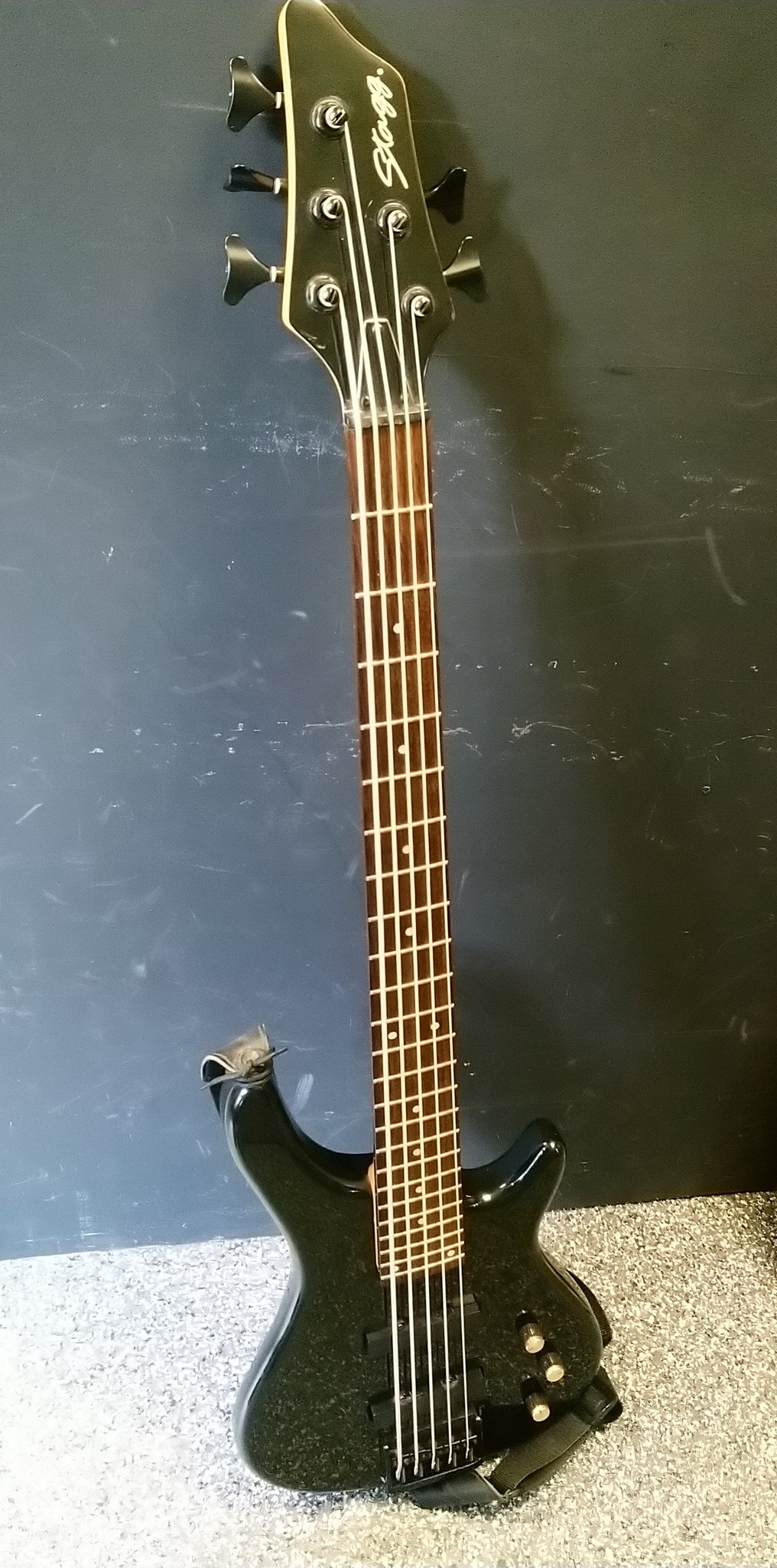 Stagg Bass guitar 5 strings black