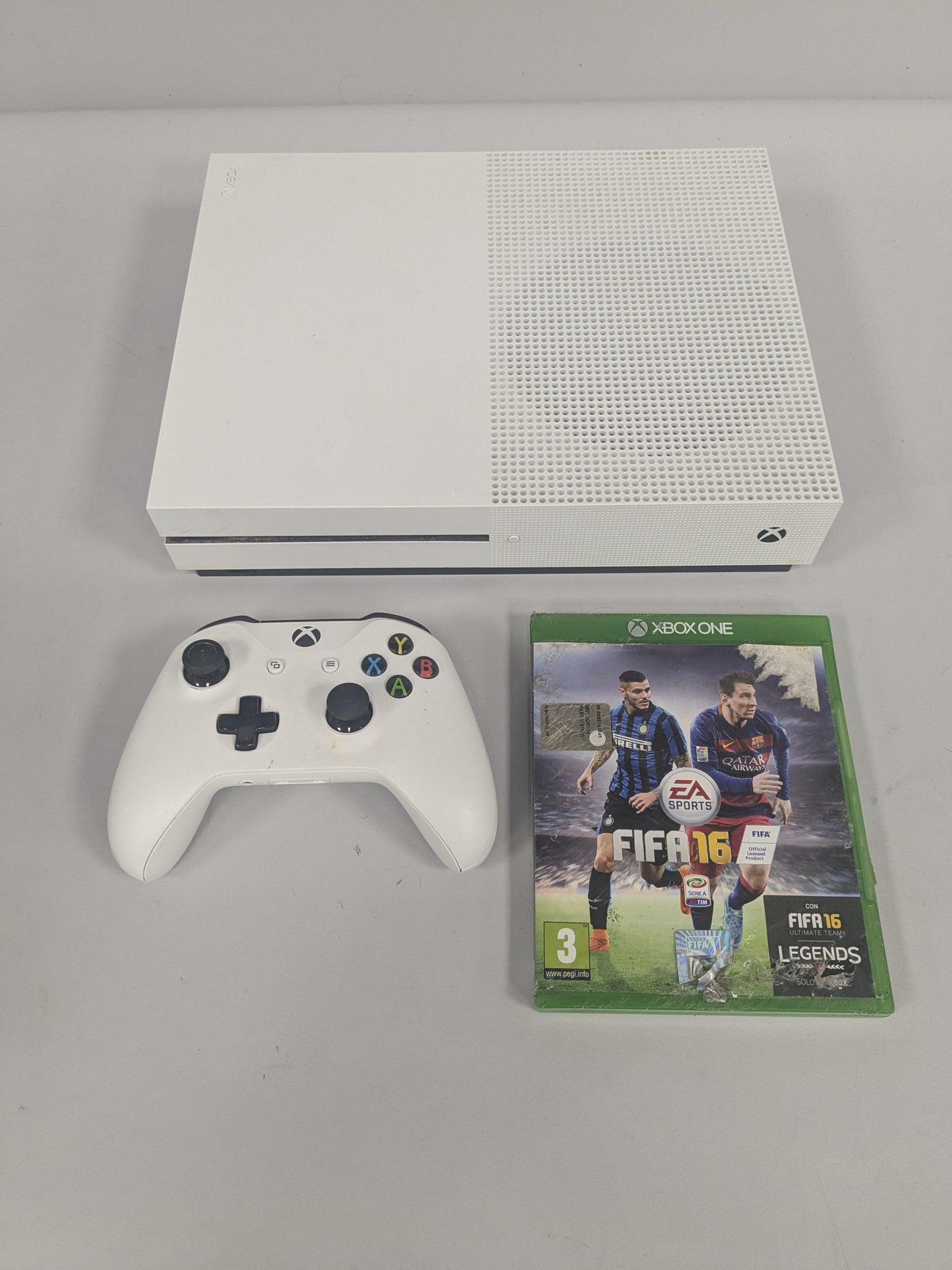 Xbox One S 500GB - FIFA 16 Package