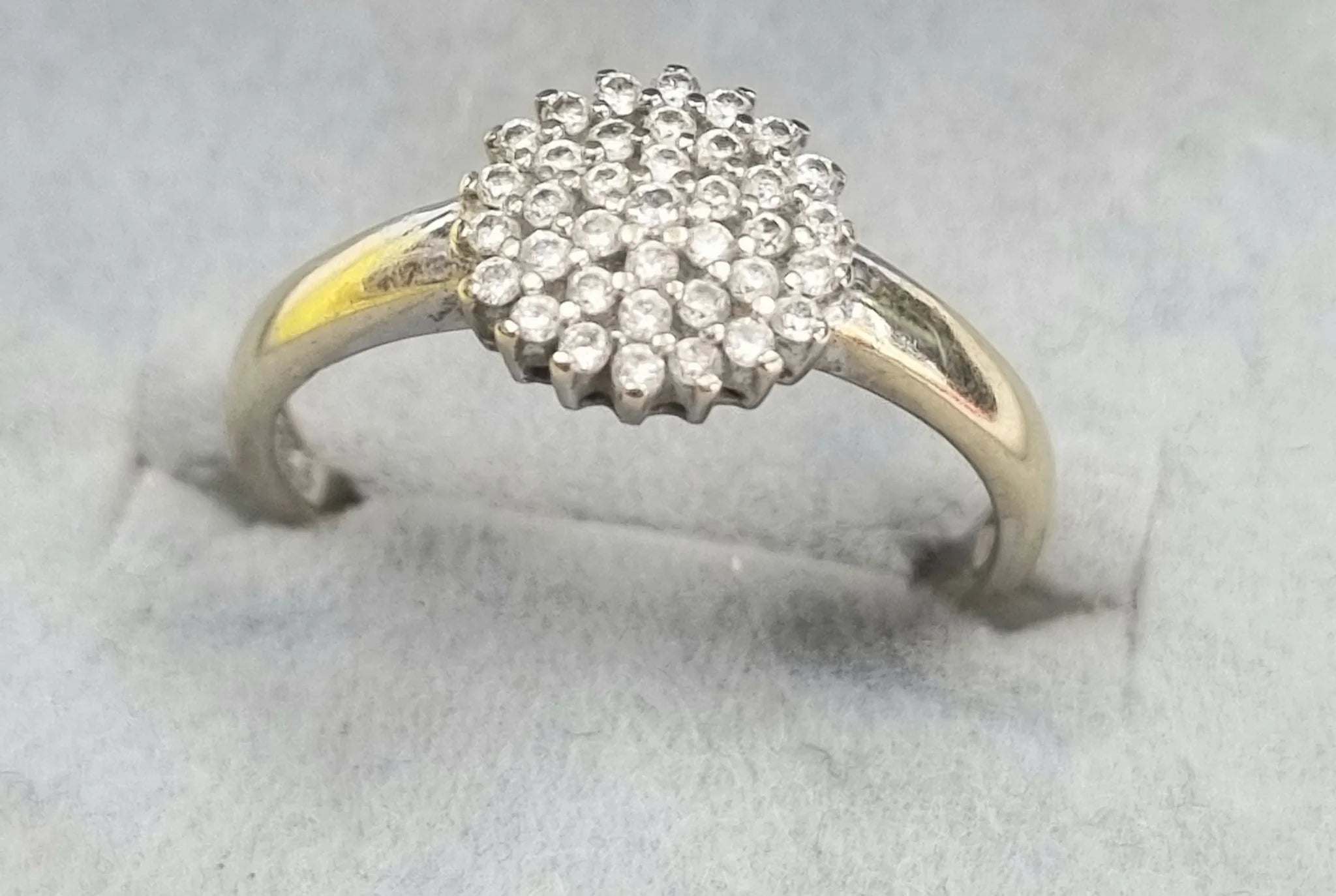 18ct gold diamond cluster ring size L