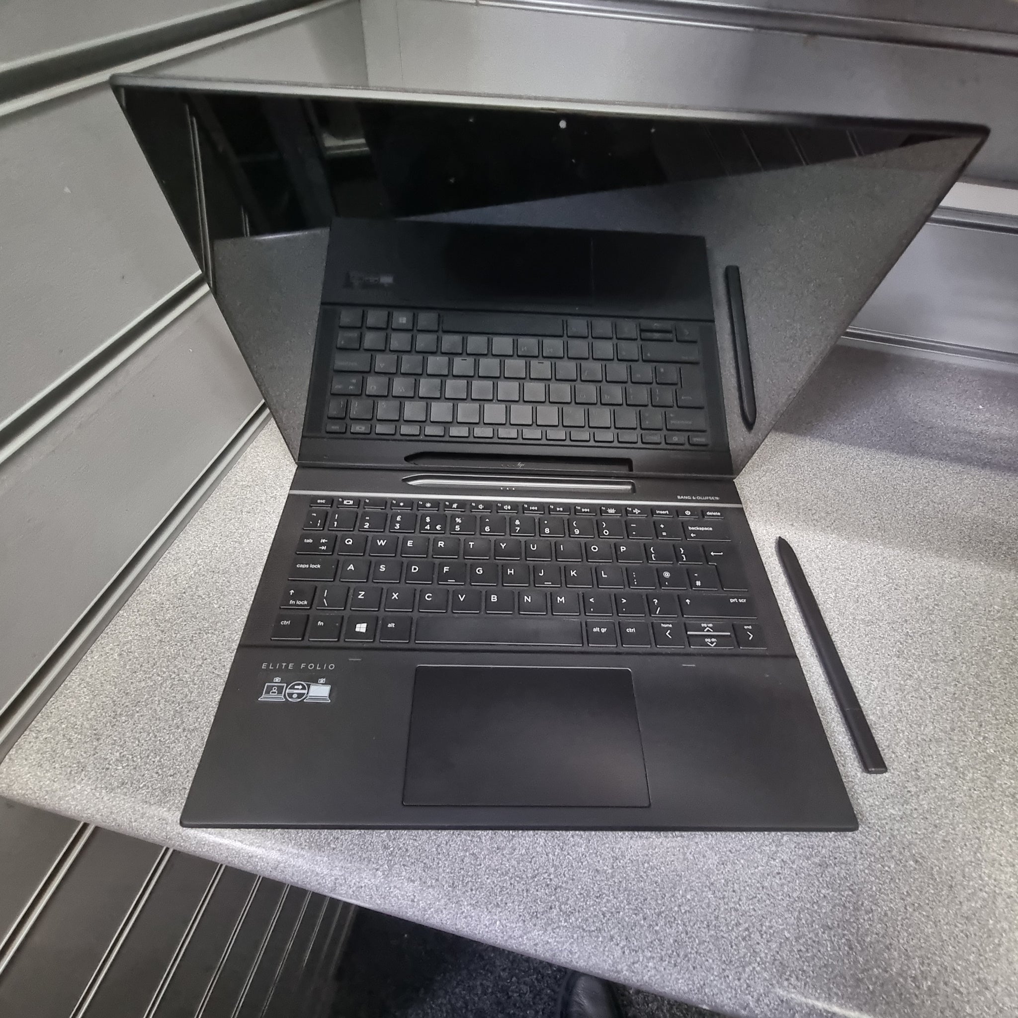 HP Elite Folio 13.5" Touch 2 in 1 8GB RAM 256GB SSD Windows 11 Snapdragon