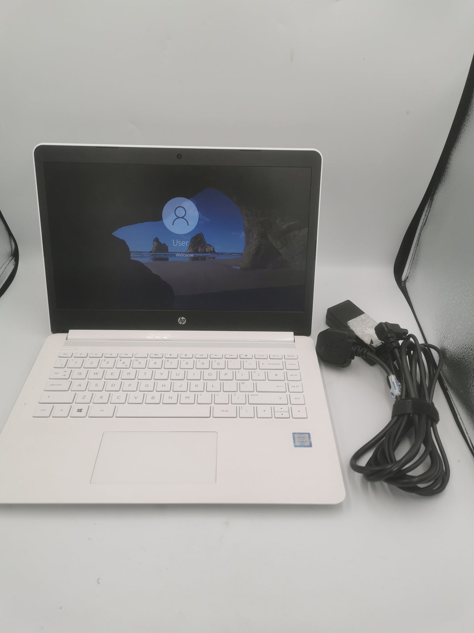 HP 14-BP060 i3-6006u 4GB Ram 500GB HDD 14" W11