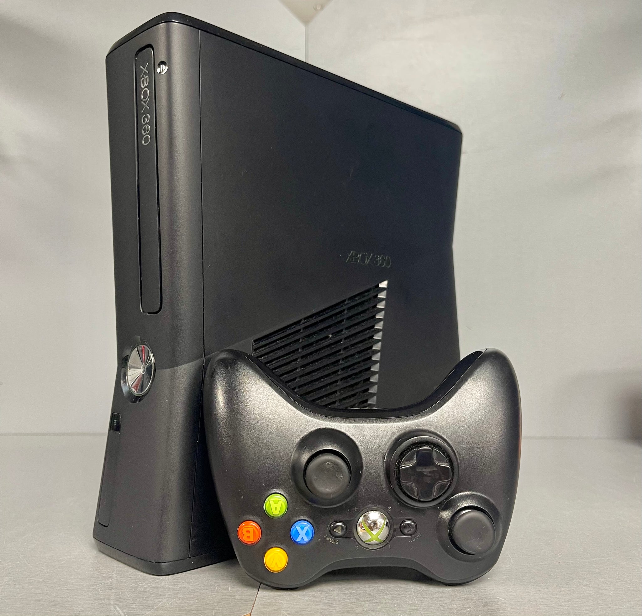 Microsoft Xbox 360 S Black 4GB Bundle with Kinect Sensor And Kinect Joy Ride