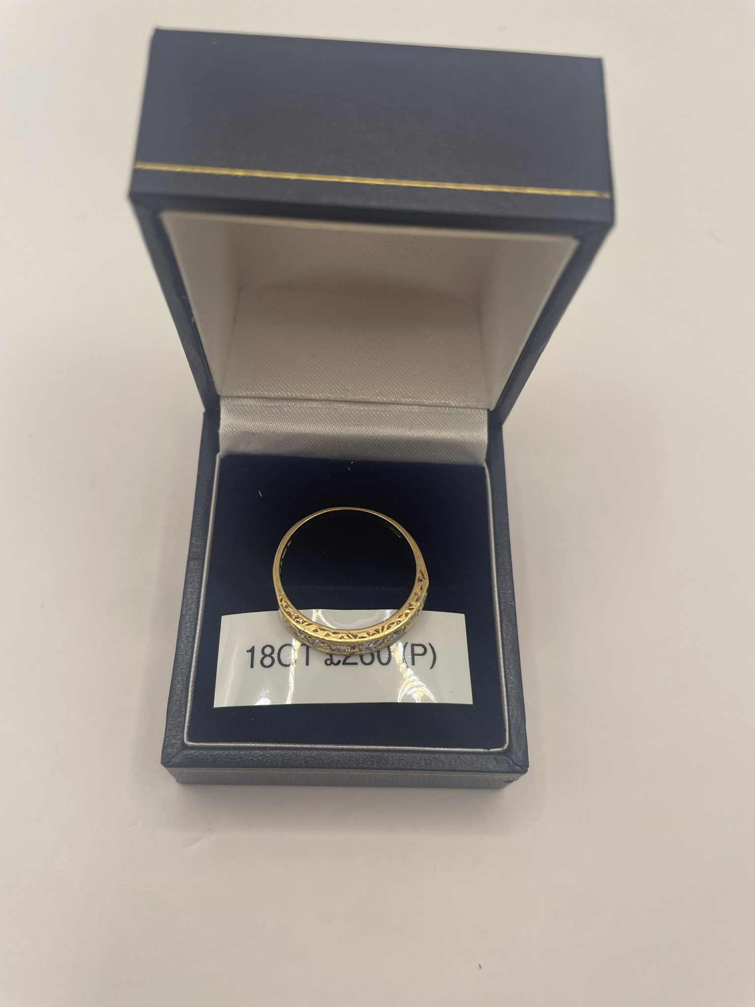 18CT GOLD RING With Clear stone