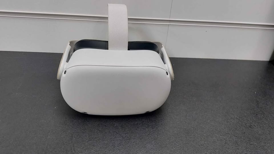 Meta / Oculus Quest 2, 128GB VR Headset (With Controllers) NO Charger