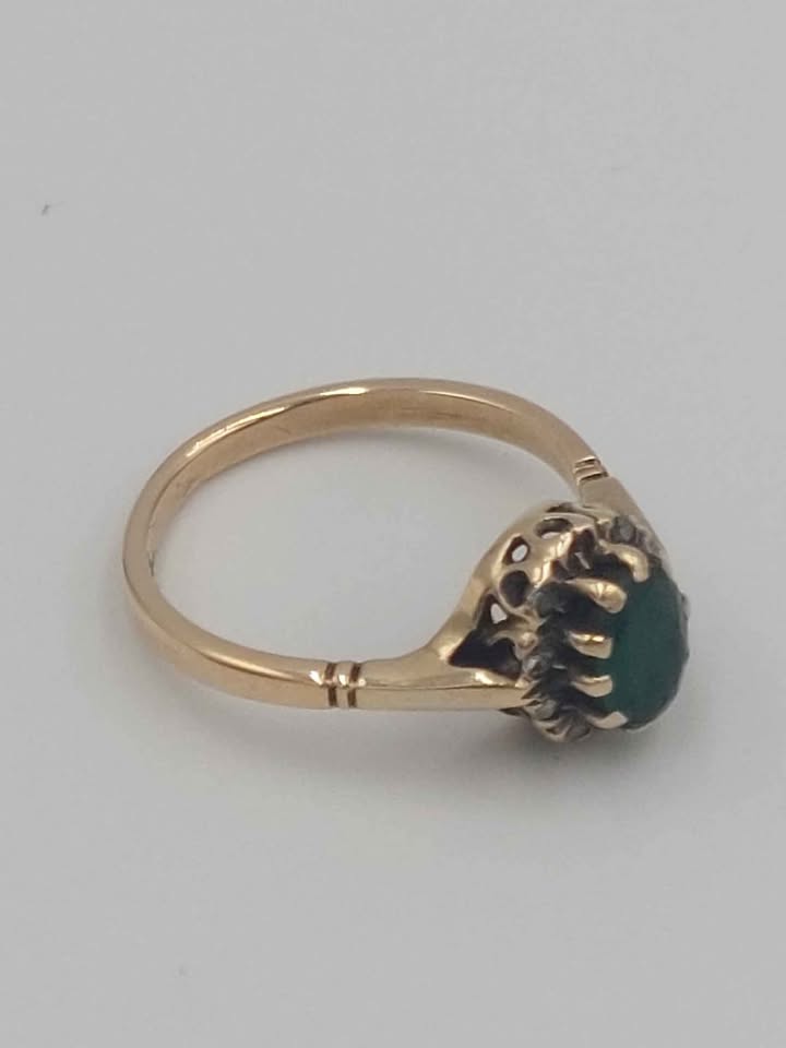 (9K Hallmarked&Tested), Gold Ring With Green Stone, 2.2g, Size K