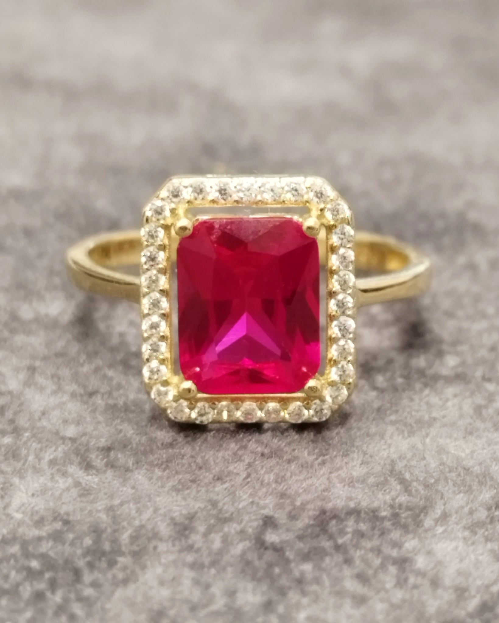 14ct Yellow Gold Red Stone Ring  - Size o