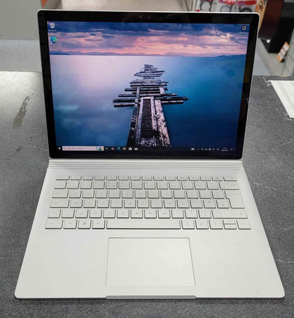 Microsoft Surface Book - i5-6300U - 8GB RAM - 256GB SSD - Windows 10